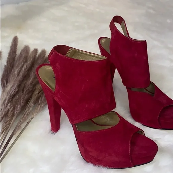 🌟SOLD🌟COPY - Red suede heels - Picture 2 of 7